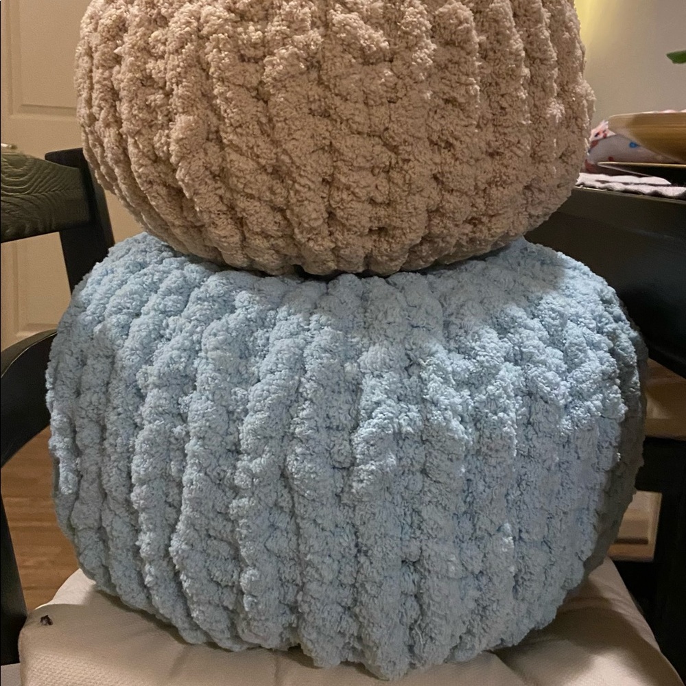 Chunky Knit Pillow Pouf